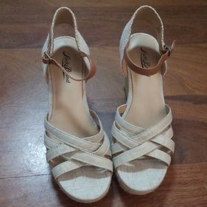 Lucky Brand

Women's Kalley Cross Band Wedge 